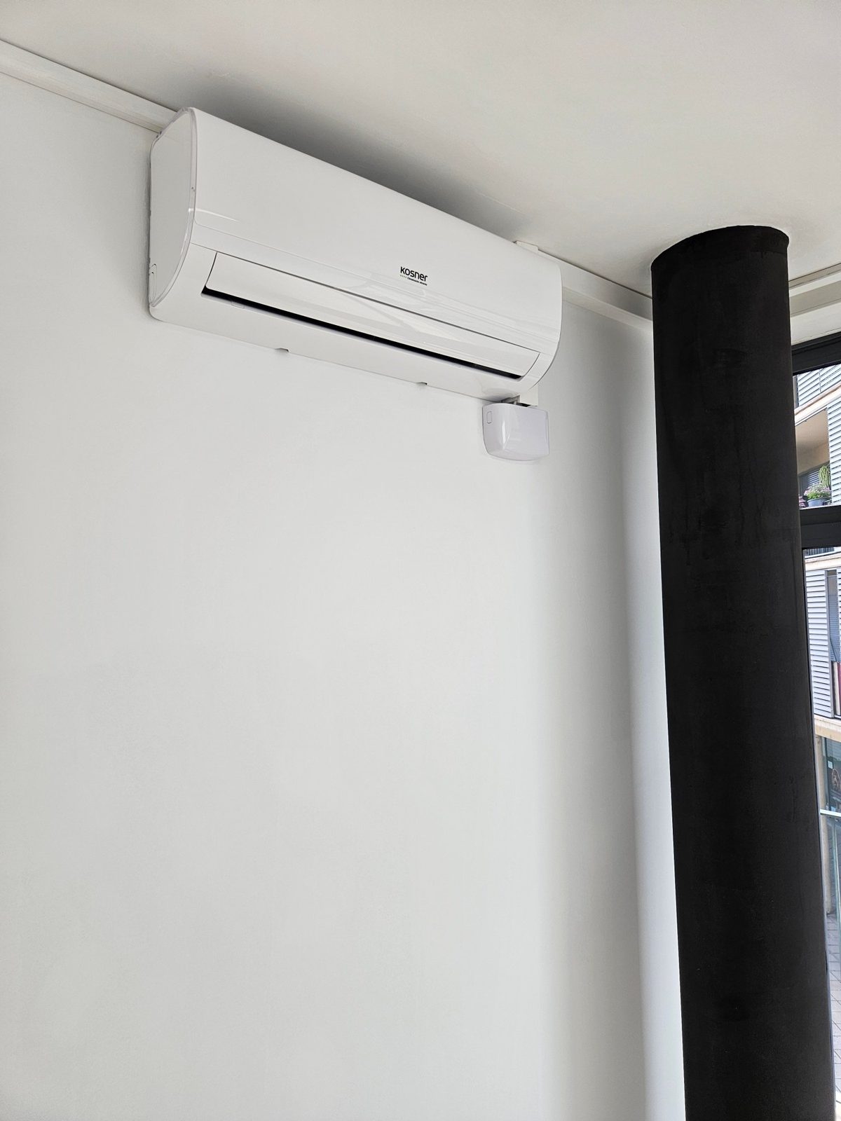 Pasillo despachos privados coworking Santa Coloma