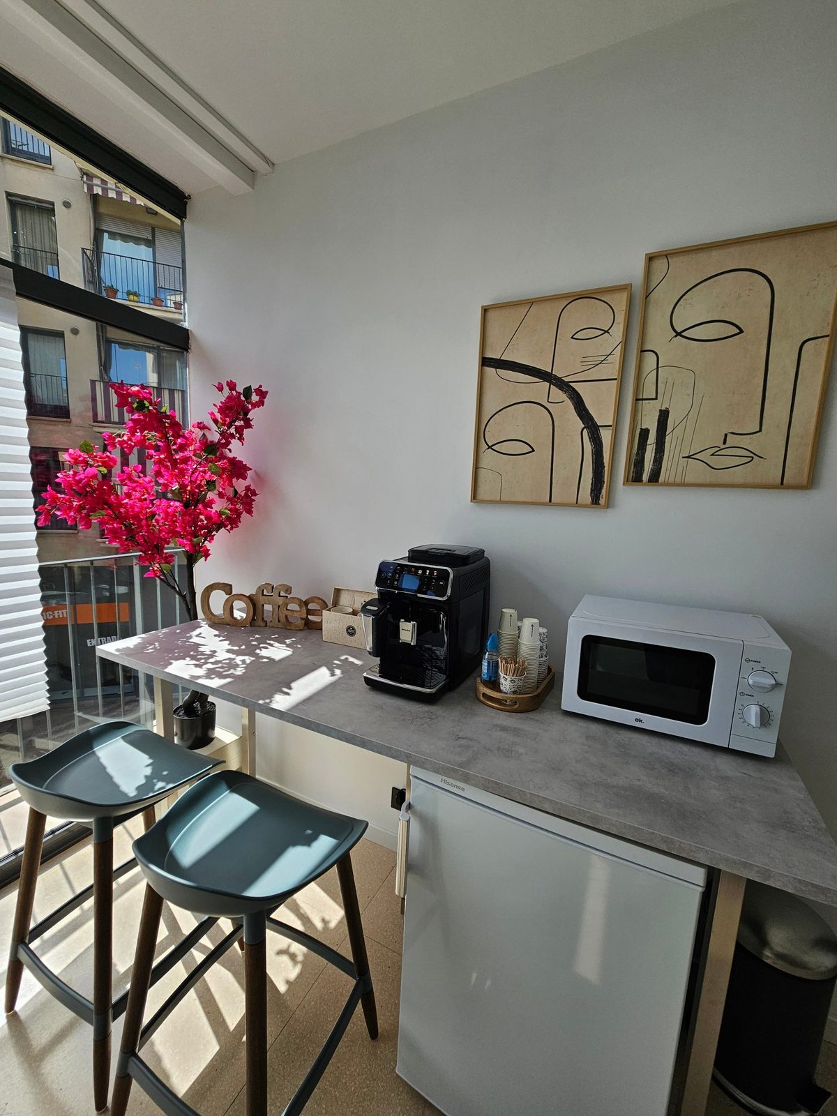 Office cafe coworking Santa Coloma